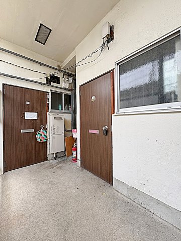 20/27 エントランス
