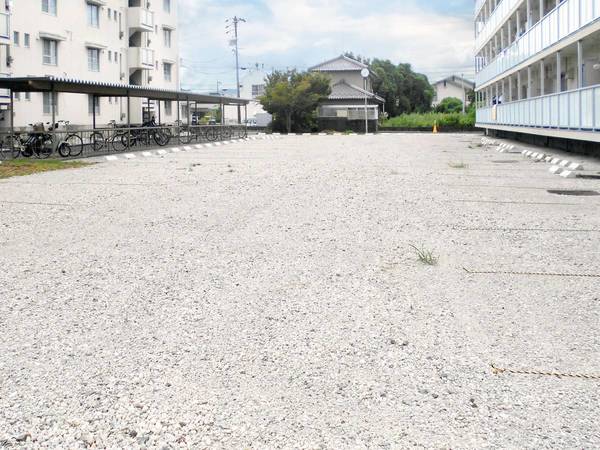 16/16 駐車場