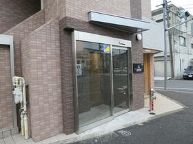 16/16 エントランス