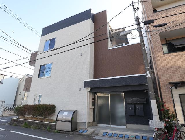 16/19 エントランス