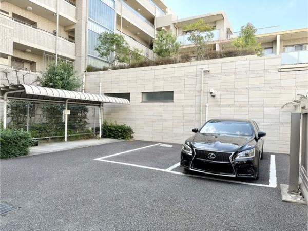 27/30 駐車場