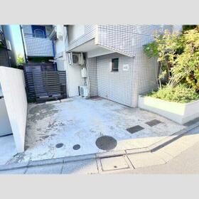 15/15 駐車場