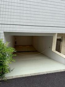 13/14 駐車場