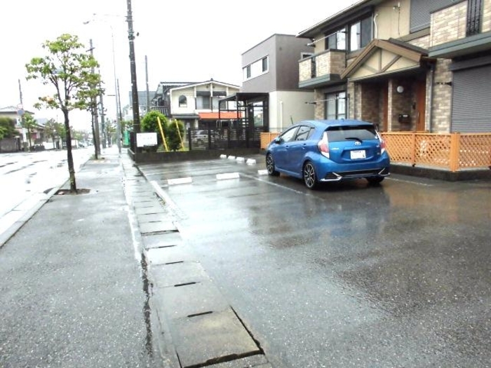 2/4 駐車場