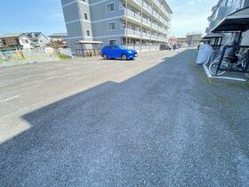 16/17 駐車場