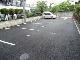 13/13 駐車場
