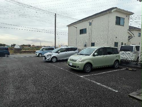 13/13 駐車場