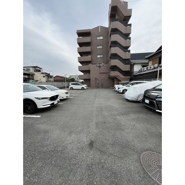 16/16 駐車場