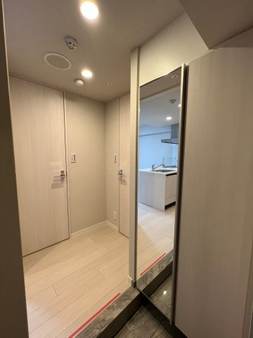 18/29 玄関