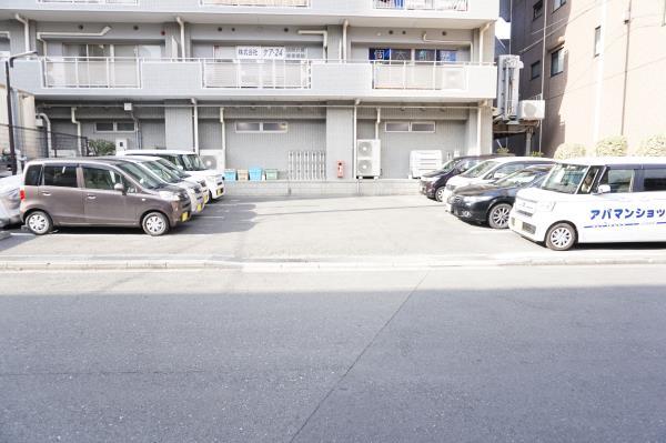 26/28 駐車場
