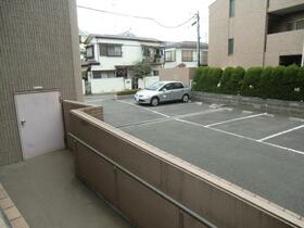 14/14 駐車場