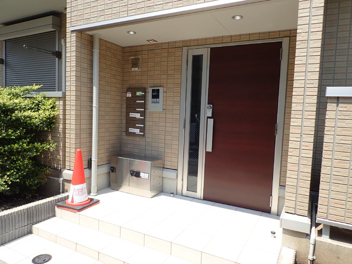 16/19 エントランス
