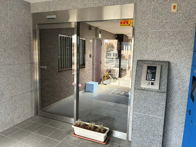 2/4 エントランス