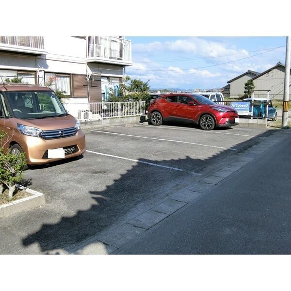 14/14 駐車場