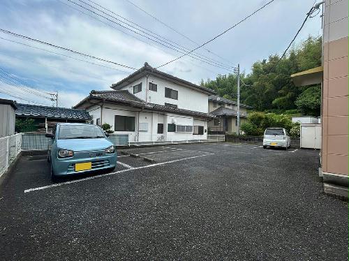 13/14 駐車場