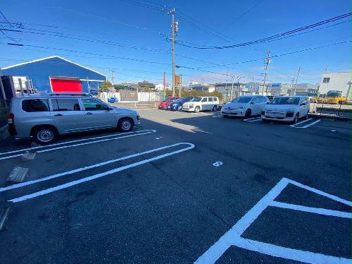 13/14 駐車場