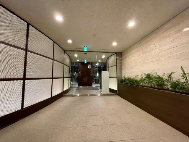23/30 エントランス