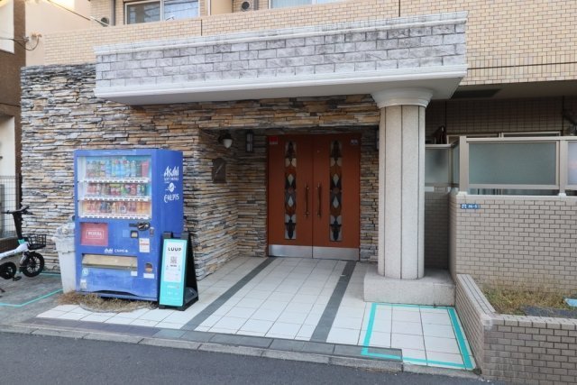 18/25 エントランス