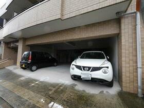 16/16 駐車場
