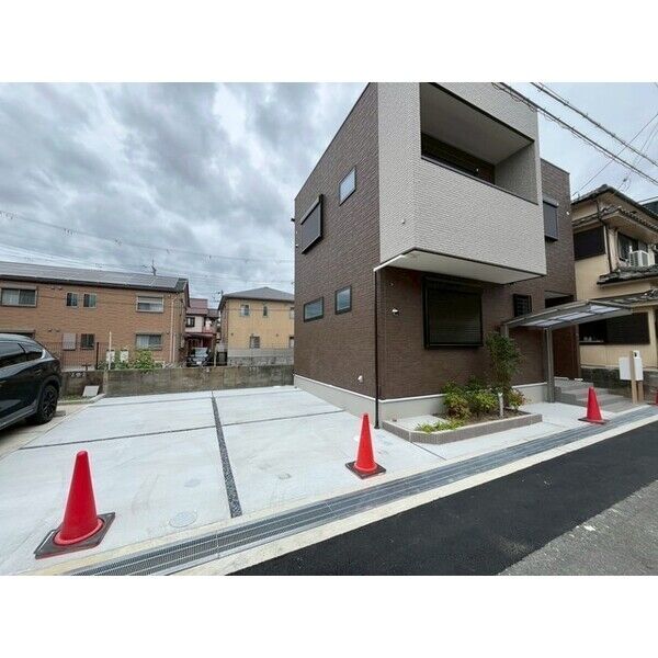 14/14 駐車場