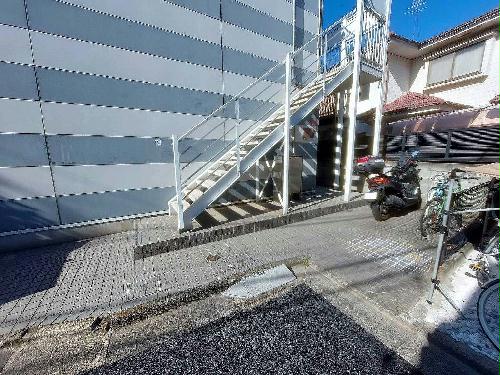 13/13 エントランス