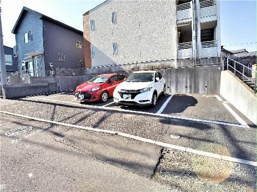 14/14 駐車場