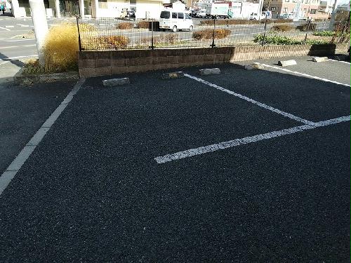 13/22 駐車場