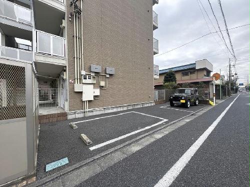 13/14 駐車場