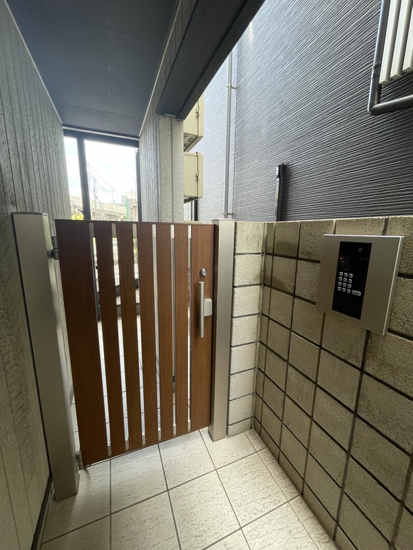 24/29 エントランス