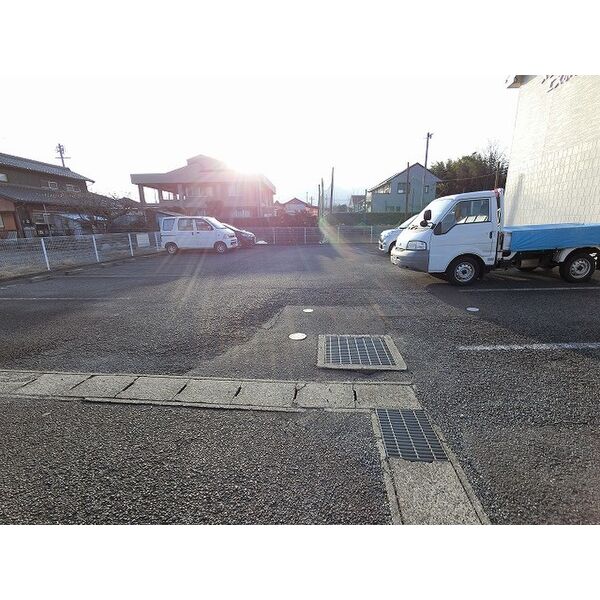 16/16 駐車場