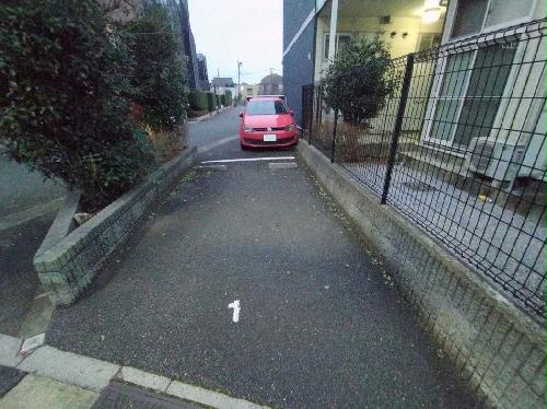14/14 駐車場