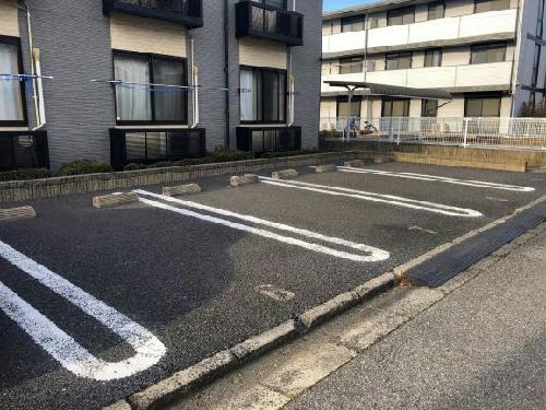 14/14 駐車場
