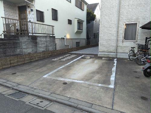 13/13 駐車場