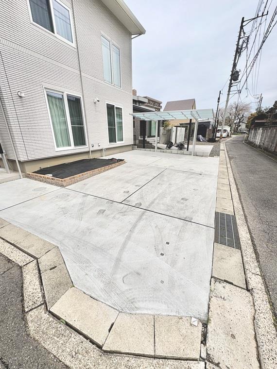 16/16 駐車場