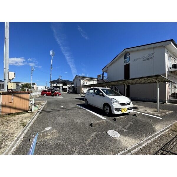 14/14 駐車場