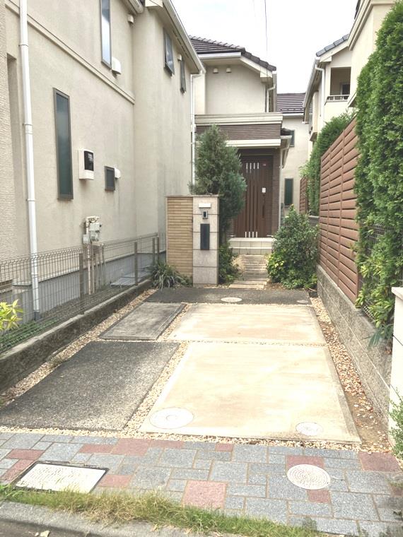 18/18 駐車場