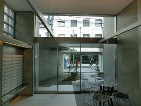 15/15 エントランス