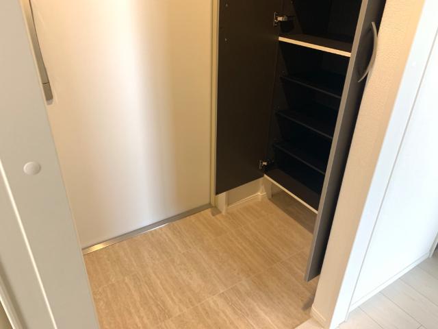 13/28 玄関