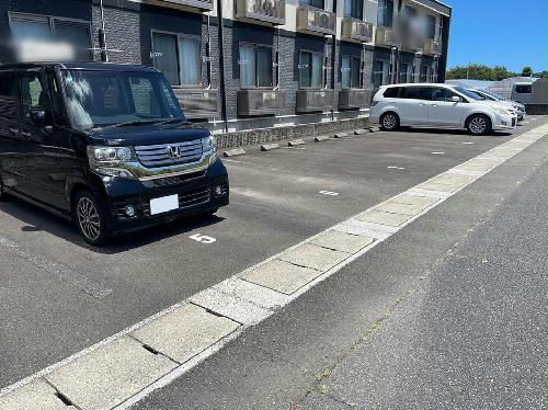 14/14 駐車場