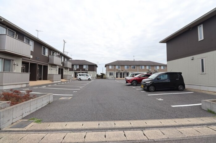 17/17 駐車場
