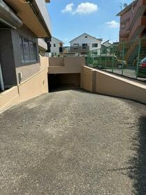 14/14 駐車場