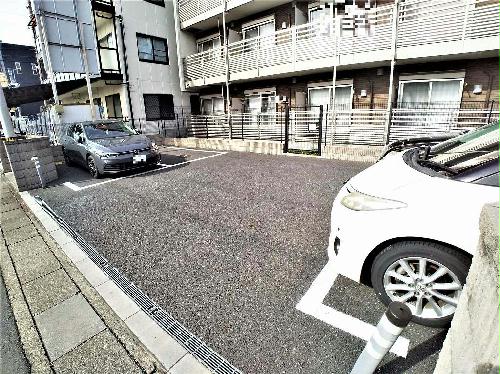 13/13 駐車場