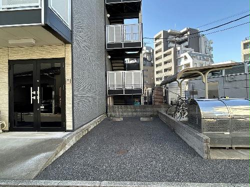 13/14 駐車場