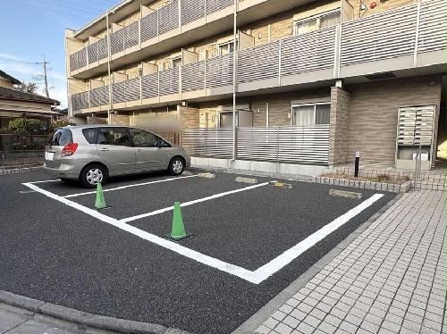 13/22 駐車場