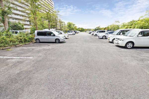 16/18 駐車場