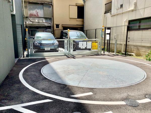 27/30 駐車場
