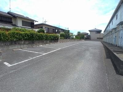 15/15 駐車場