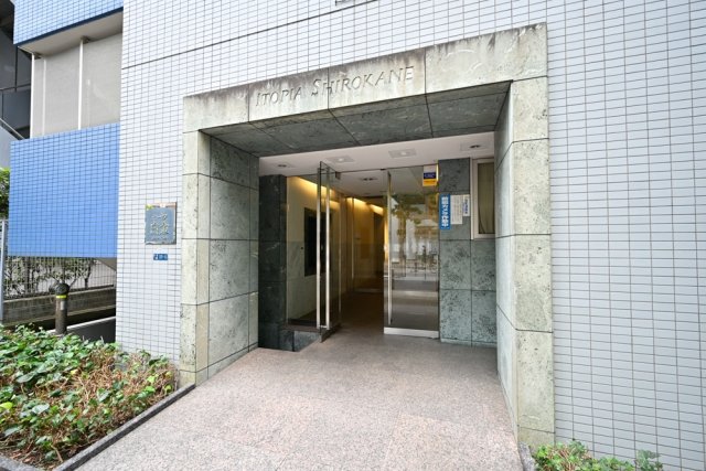 25/26 エントランス
