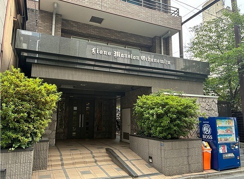 2/2 エントランス