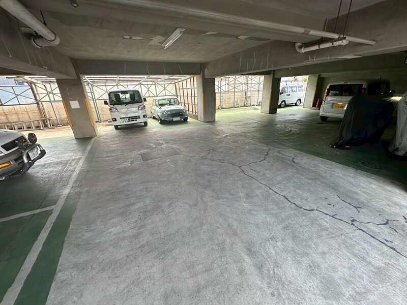13/13 駐車場